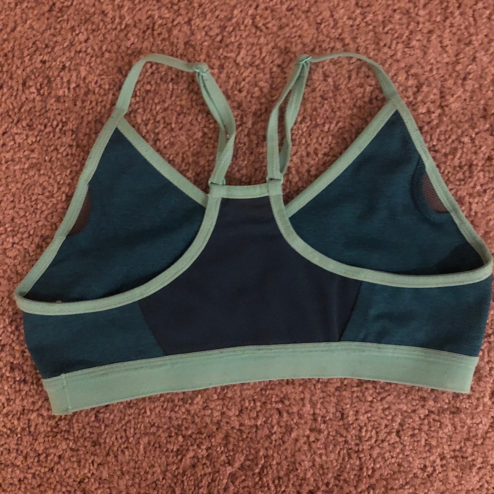 nike sports bra - Picture 2 of 2